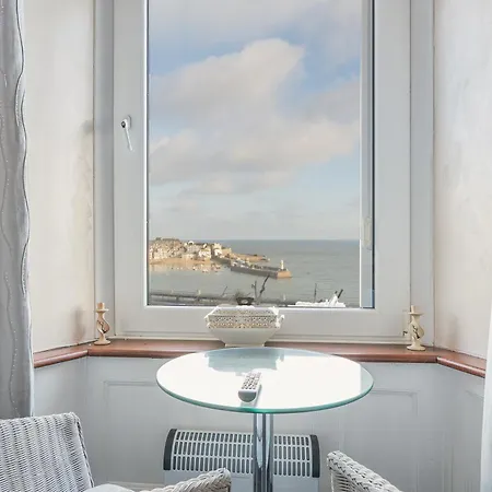 Golden Hind Bed & Breakfast 3*