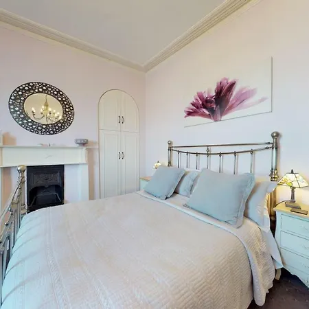Golden Hind Bed & Breakfast 3*