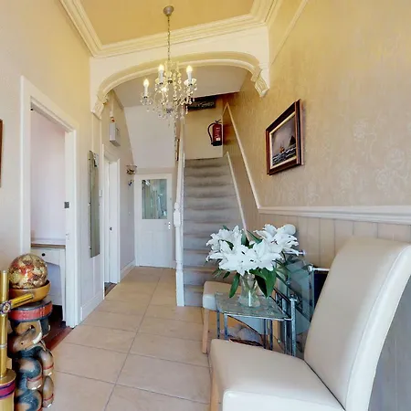 Golden Hind Bed & Breakfast 3*